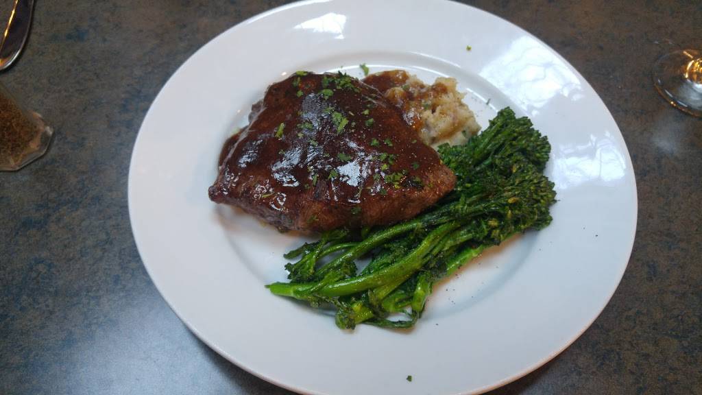 Claim Bar & Restaurant | restaurant | 7001 Yampa St, Denver, CO 80249, USA | 3035743000 OR +1 303-574-3000