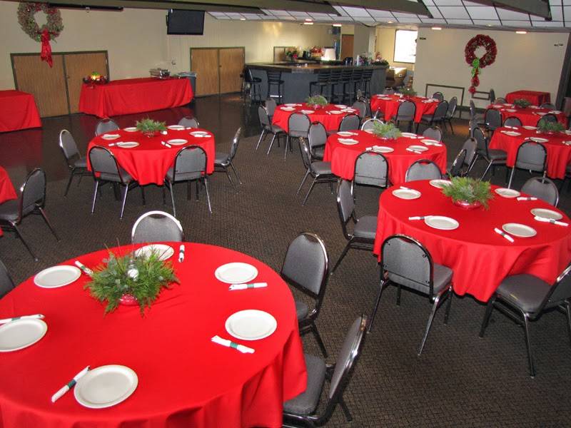 Watering Hole | restaurant | 2107 Velp Ave, Green Bay, WI 54303, USA | 9204340805 OR +1 920-434-0805