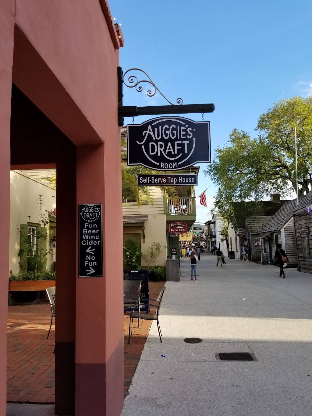 Auggies Draft Room | restaurant | 3 St George St, St. Augustine, FL 32085, USA | 9049071317 OR +1 904-907-1317