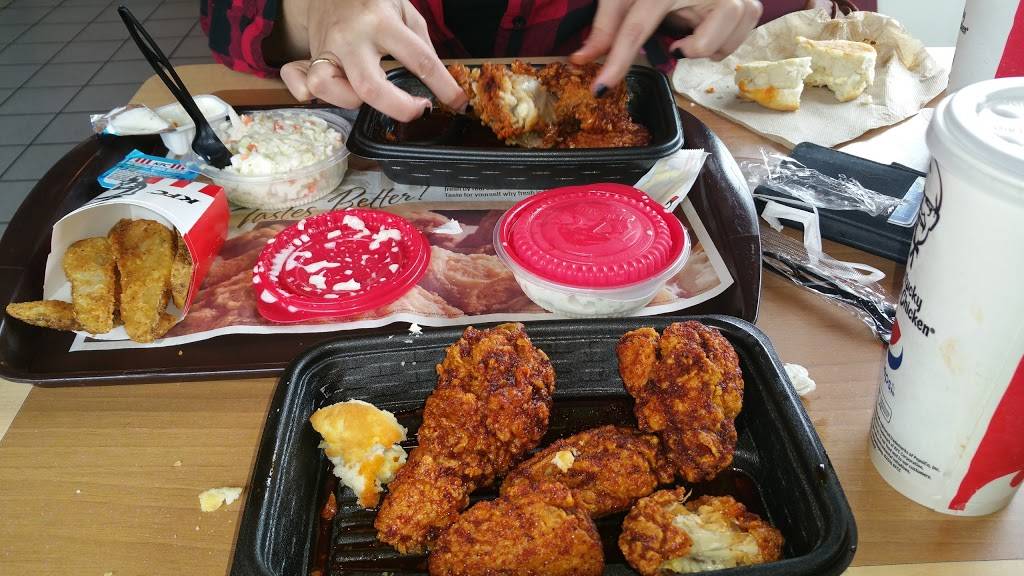 KFC | restaurant | 1535 Manheim Pike, Lancaster, PA 17601, USA | 7175695094 OR +1 717-569-5094