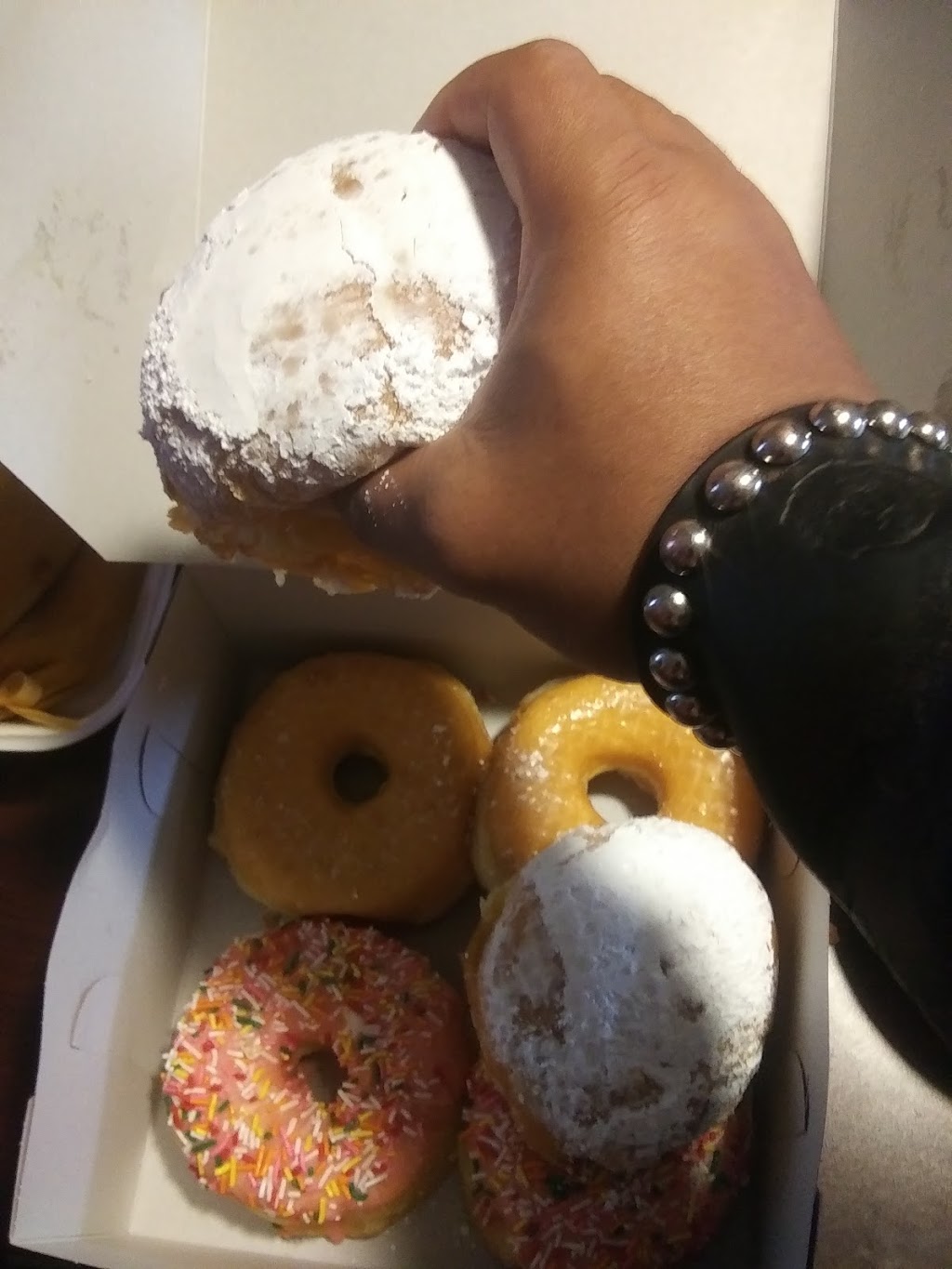 Yumas Donuts | restaurant | 1995 S 4th Ave, Yuma, AZ 85364, USA | 9283661412 OR +1 928-366-1412