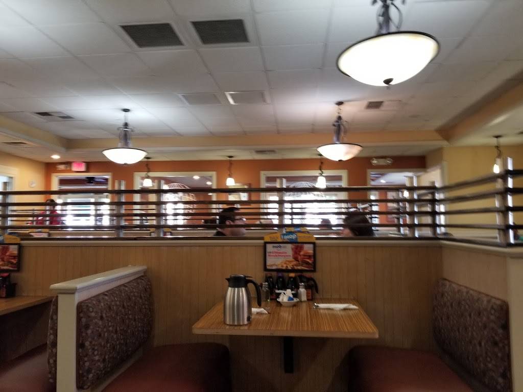 IHOP | bakery | 22810 Vanowen St, West Hills, CA 91307, USA | 8187109452 OR +1 818-710-9452