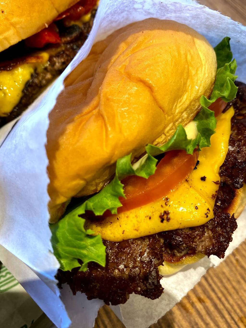 Shake Shack | restaurant | 200 Summit Blvd Suite 100, Birmingham, AL 35243, USA | 2053542771 OR +1 205-354-2771