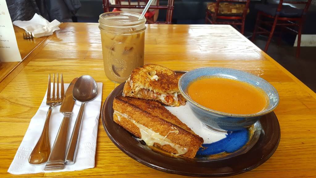 Lucky Hanks | restaurant | 218 Upper Main St, Edgartown, MA 02539, USA | 5089394082 OR +1 508-939-4082