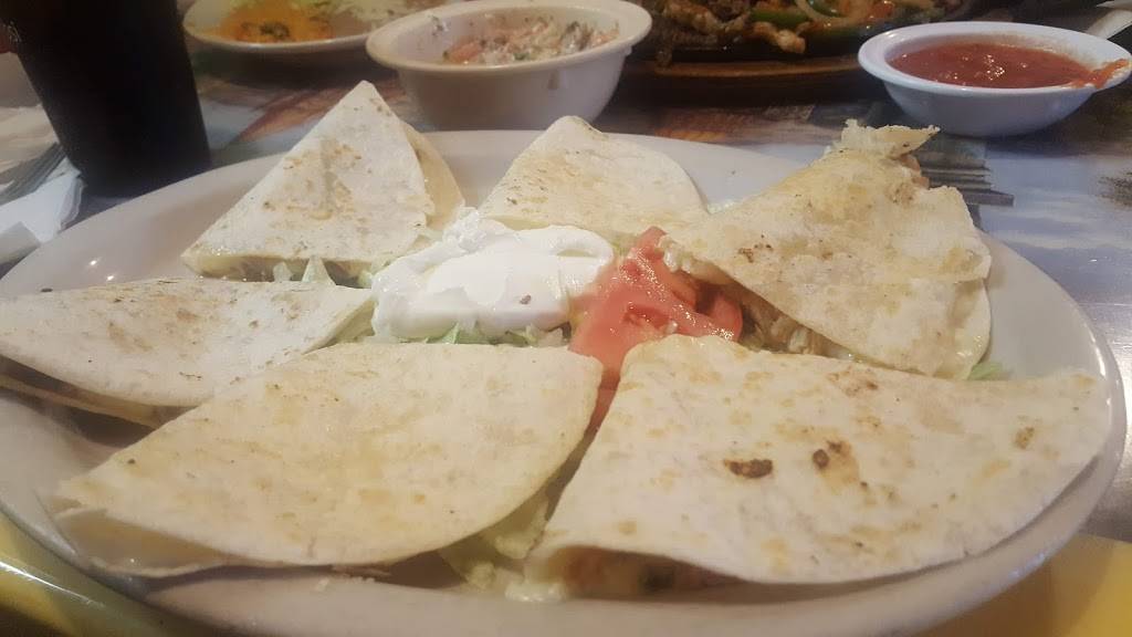 Ernestos | restaurant | 1607 Heritage Hills Dr, Washington, MO 63090, USA | 6362392239 OR +1 636-239-2239