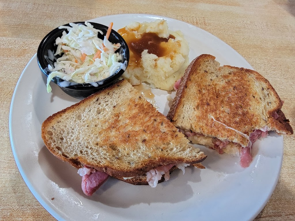 95 Diner | restaurant | 64 Lagrange Rd, Howland, ME 04448, USA | 2077323412 OR +1 207-732-3412