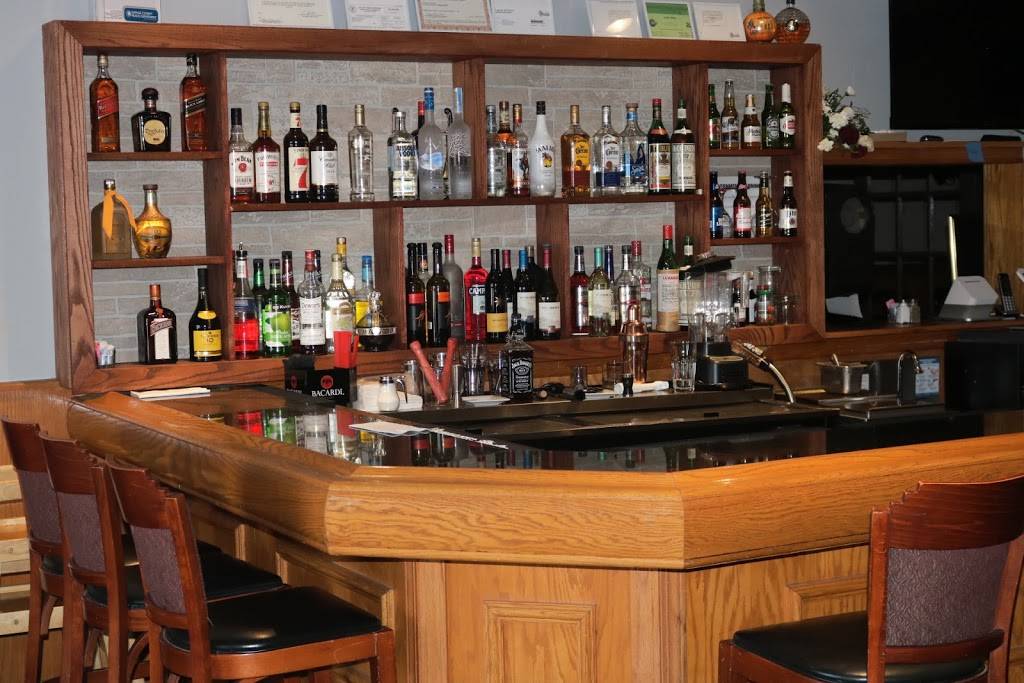 Hummingbird Restaurant | restaurant | 27w229 Geneva Rd, Winfield, IL 60190, USA | 6306903303 OR +1 630-690-3303