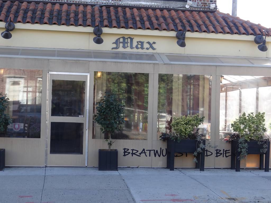 Max Bratwurst Und bier | restaurant | 1266, 4702 30th Ave, Astoria, NY 11103, USA | 7187771635 OR +1 718-777-1635