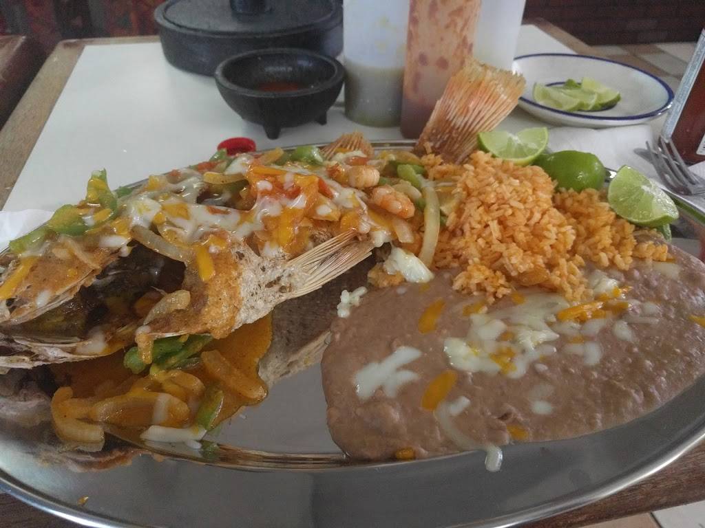 El Mundo De Mariscos | restaurant | 2936 Oceanside Blvd, Oceanside, CA 92054, USA | 7602317355 OR +1 760-231-7355