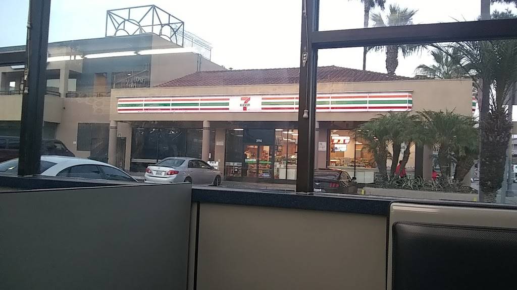 Toms jr burgers | restaurant | 1030 W Martin Luther King Jr Blvd, Los Angeles, CA 90037, USA | 3236765678 OR +1 323-676-5678