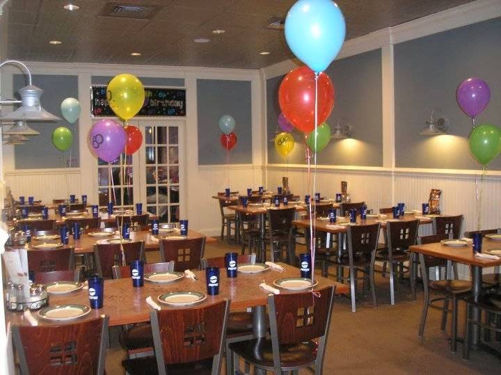 Famous Pizza | restaurant | 1 P T Barnum Square, Bethel, CT 06801, USA | 2037971550 OR +1 203-797-1550