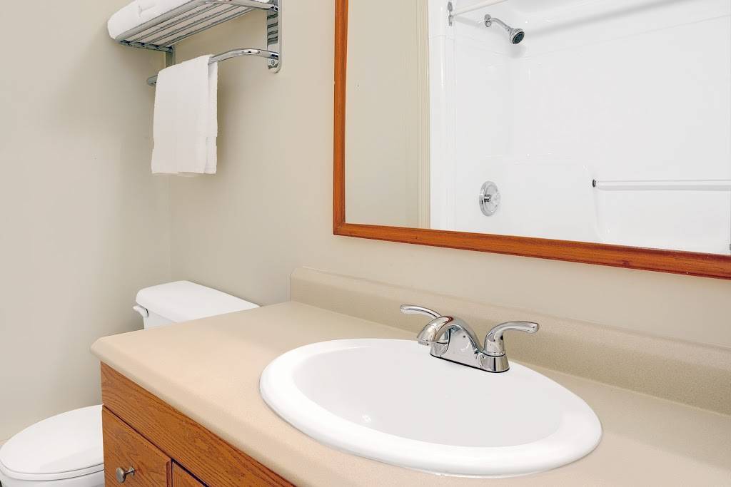 Howard Johnson Inn Lindsay | meal takeaway | 354 Lindsay St S, Lindsay, ON K9V 4R4, Canada | 7053240314 OR +1 705-324-0314