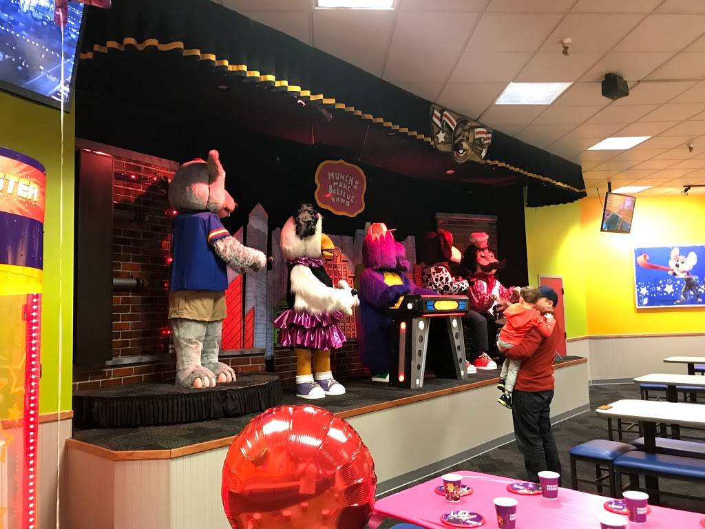 Chuck E. Cheeses | restaurant | 2701 S Chase Ave, Milwaukee, WI 53207, USA | 4144838655 OR +1 414-483-8655