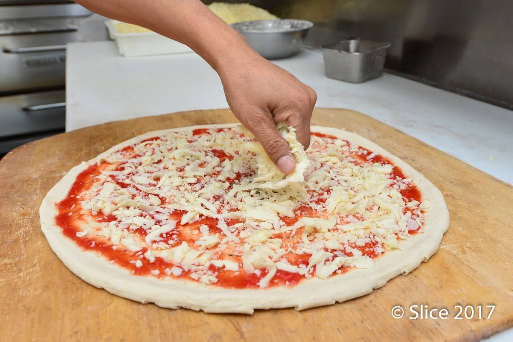 Dom & Vinnies Pizzeria | restaurant | 1032, 1165 Knollwood Rd, White Plains, NY 10603, USA | 9145927643 OR +1 914-592-7643