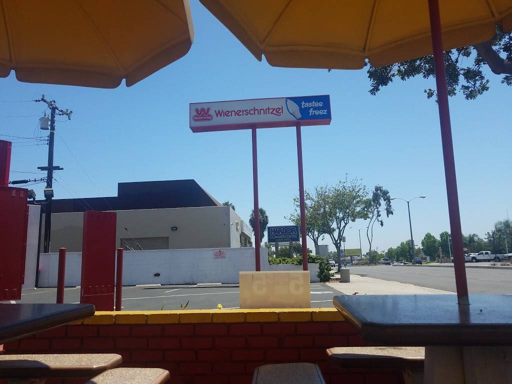 Wienerschnitzel | restaurant | 13852 Harbor Blvd, Garden Grove, CA 92840, USA | 7145548640 OR +1 714-554-8640