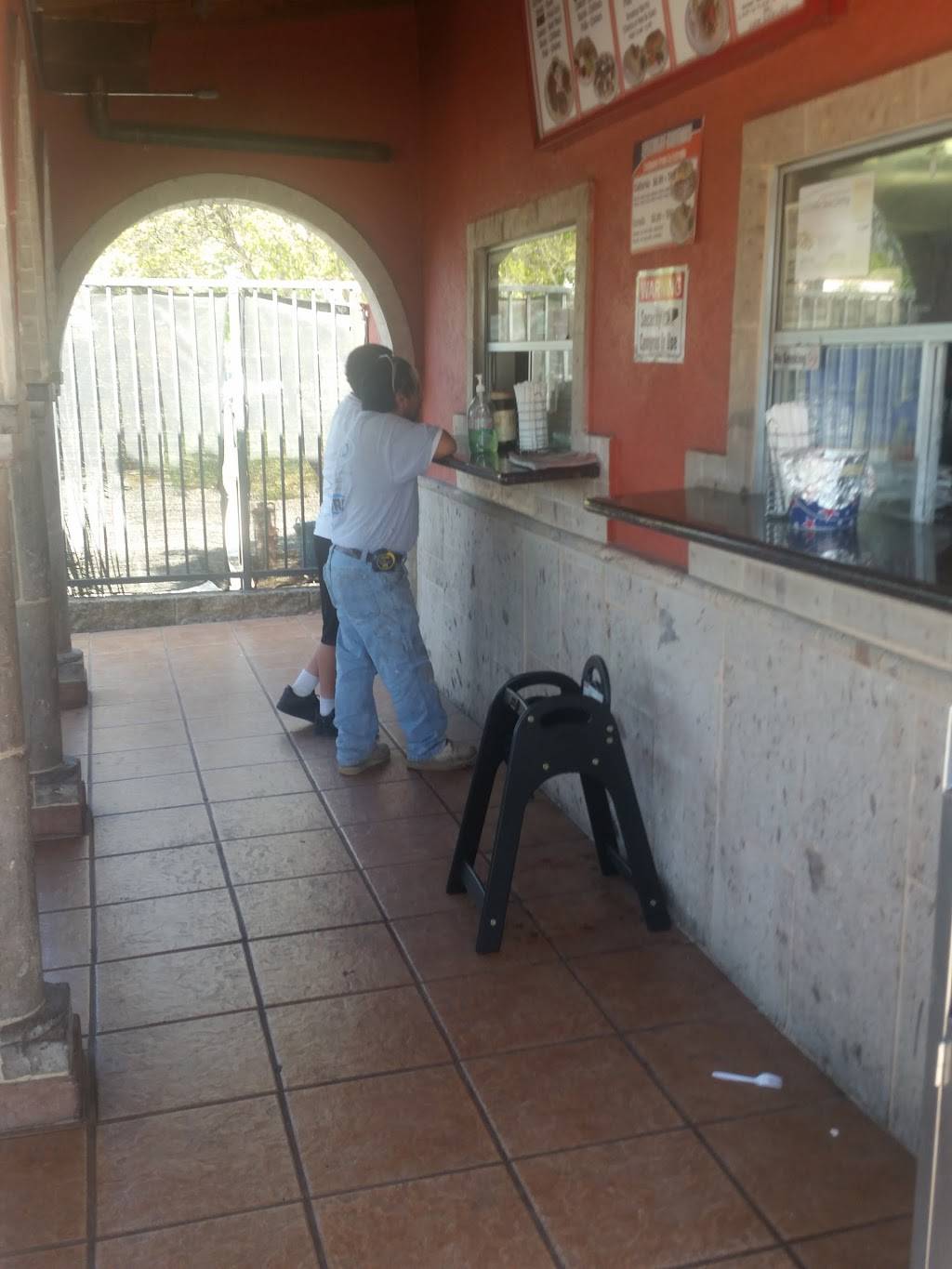 La Estrella Tacos #2 | restaurant | 502 N Fair Oaks Ave, Pasadena, CA 91103, USA | 6267928559 OR +1 626-792-8559