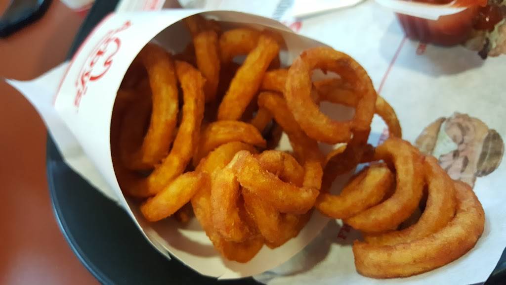 Arbys | restaurant | 106 Bradford Blvd, Gordonsville, TN 38563, USA | 6156833444 OR +1 615-683-3444