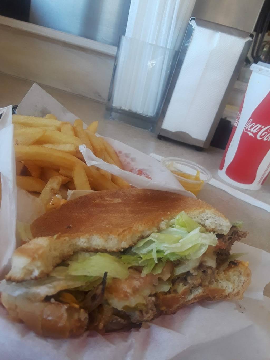 1/4 Pound Giant Burgers | restaurant | 2055 MacArthur Blvd, Oakland, CA 94602, USA | 5105313199 OR +1 510-531-3199