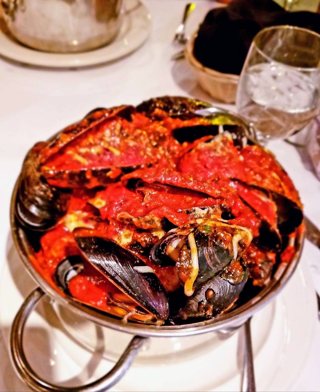 Sorrento | restaurant | 350 Rue Sicard, Sainte-Thérèse, QC J7E 3X4, Canada | 4509797705 OR +1 450-979-7705