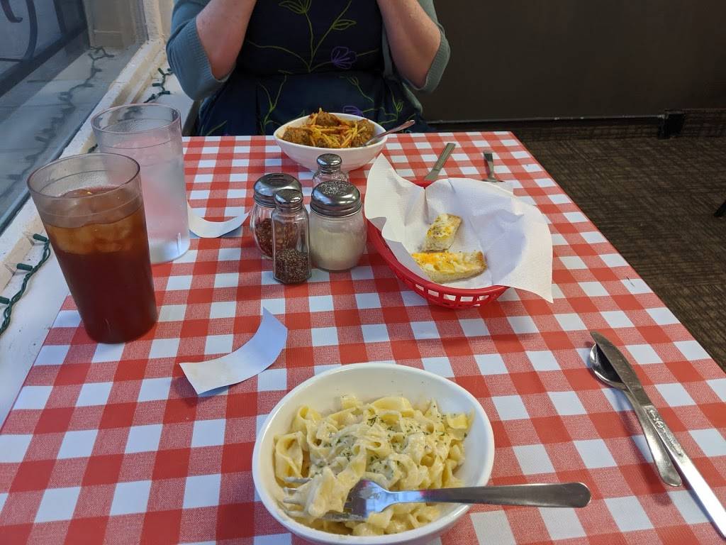 The Pasta Place | restaurant | 6105 Havelock Ave, Lincoln, NE 68507, USA | 4029752010 OR +1 402-975-2010