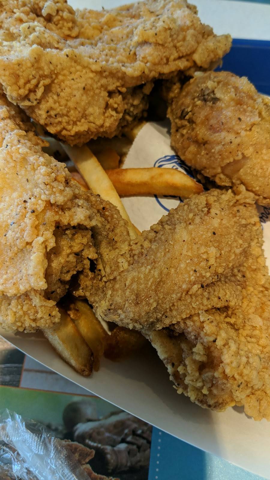 Mary Browns Chicken & Taters | restaurant | 17 Russell St W, Lindsay, ON K9V 2W5, Canada | 7053281802 OR +1 705-328-1802