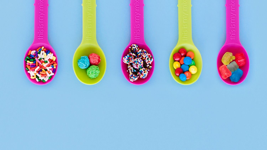 Menchies Frozen Yogurt | bakery | 10922 W National Ave, West Allis, WI 53227, USA | 4148827773 OR +1 414-882-7773