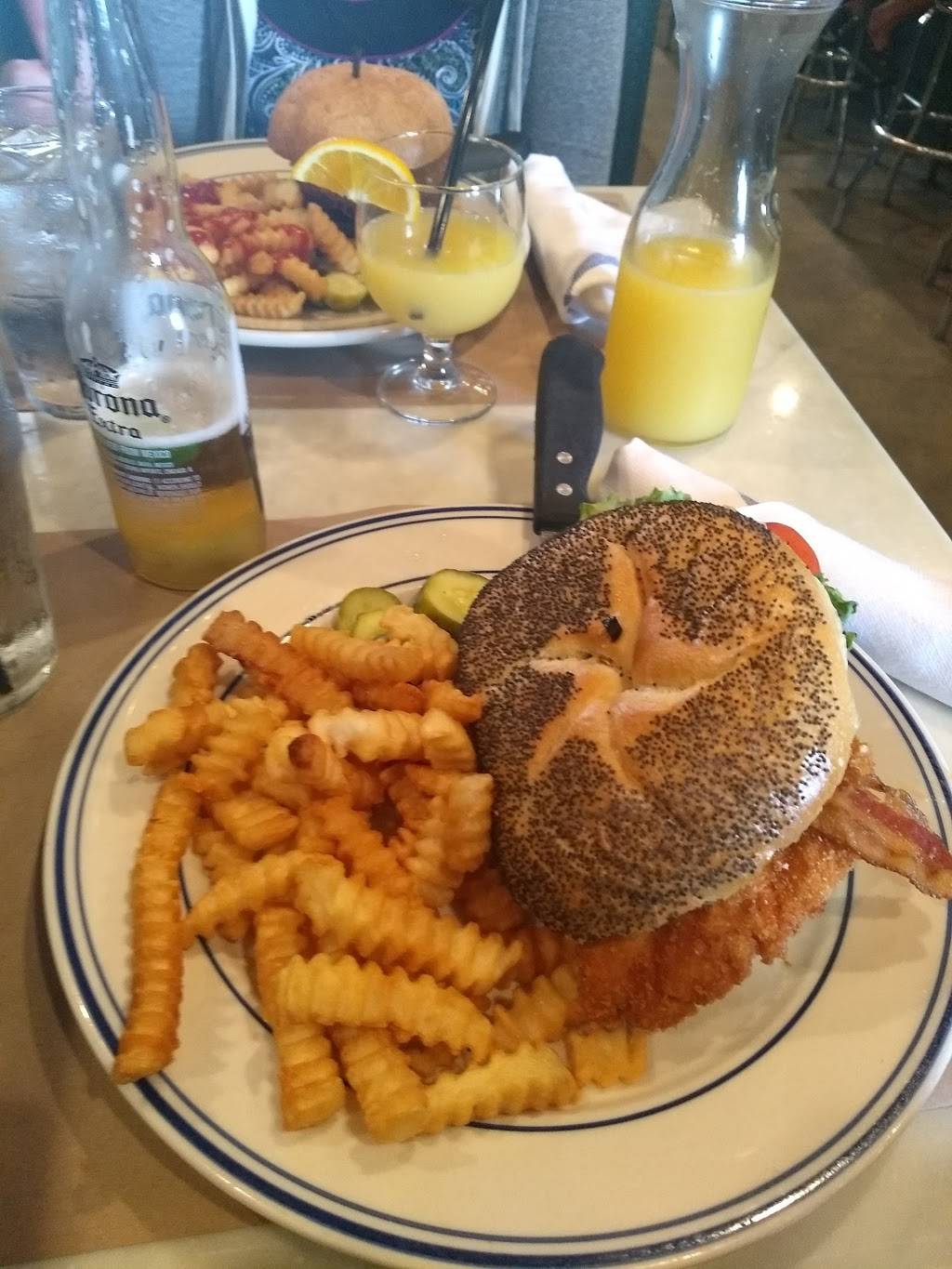 Brickwall Tavern & Dining Room | restaurant | 19 E Union St, Burlington, NJ 08016, USA | 6097333562 OR +1 609-733-3562