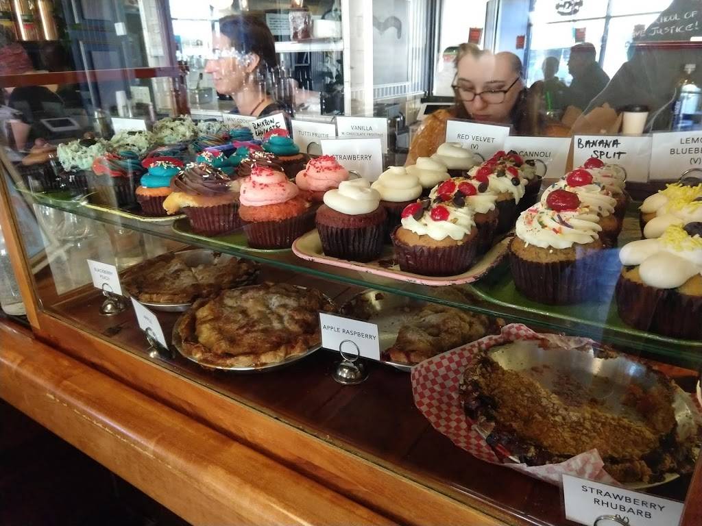 Honeypie | bakery | 2643 S Kinnickinnic Ave, Milwaukee, WI 53207, USA | 4144897437 OR +1 414-489-7437