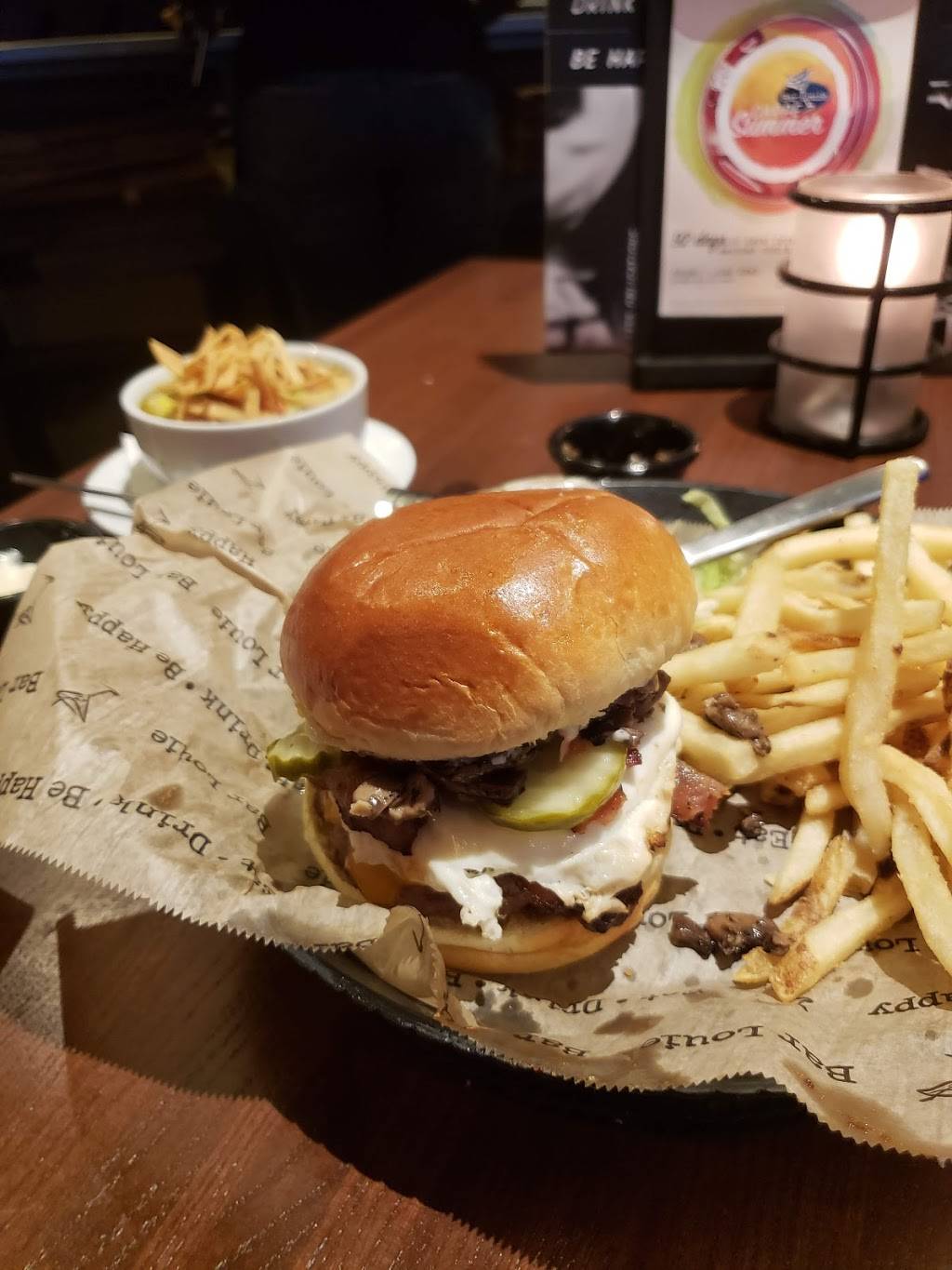 Bar Louie | night club | 320 23rd St S, Arlington, VA 22202, USA | 5713027420 OR +1 571-302-7420