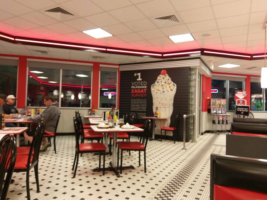 Steak n Shake | restaurant | 3229 N University St, Peoria, IL 61604, USA | 3096828723 OR +1 309-682-8723