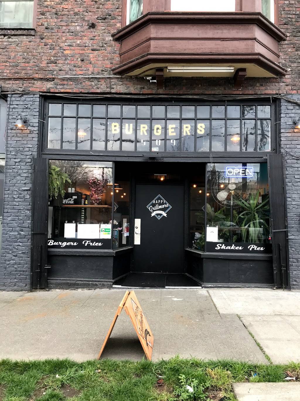 Happy Grillmore | restaurant | 509 13th Ave, Seattle, WA 98122, USA | 2066981584 OR +1 206-698-1584