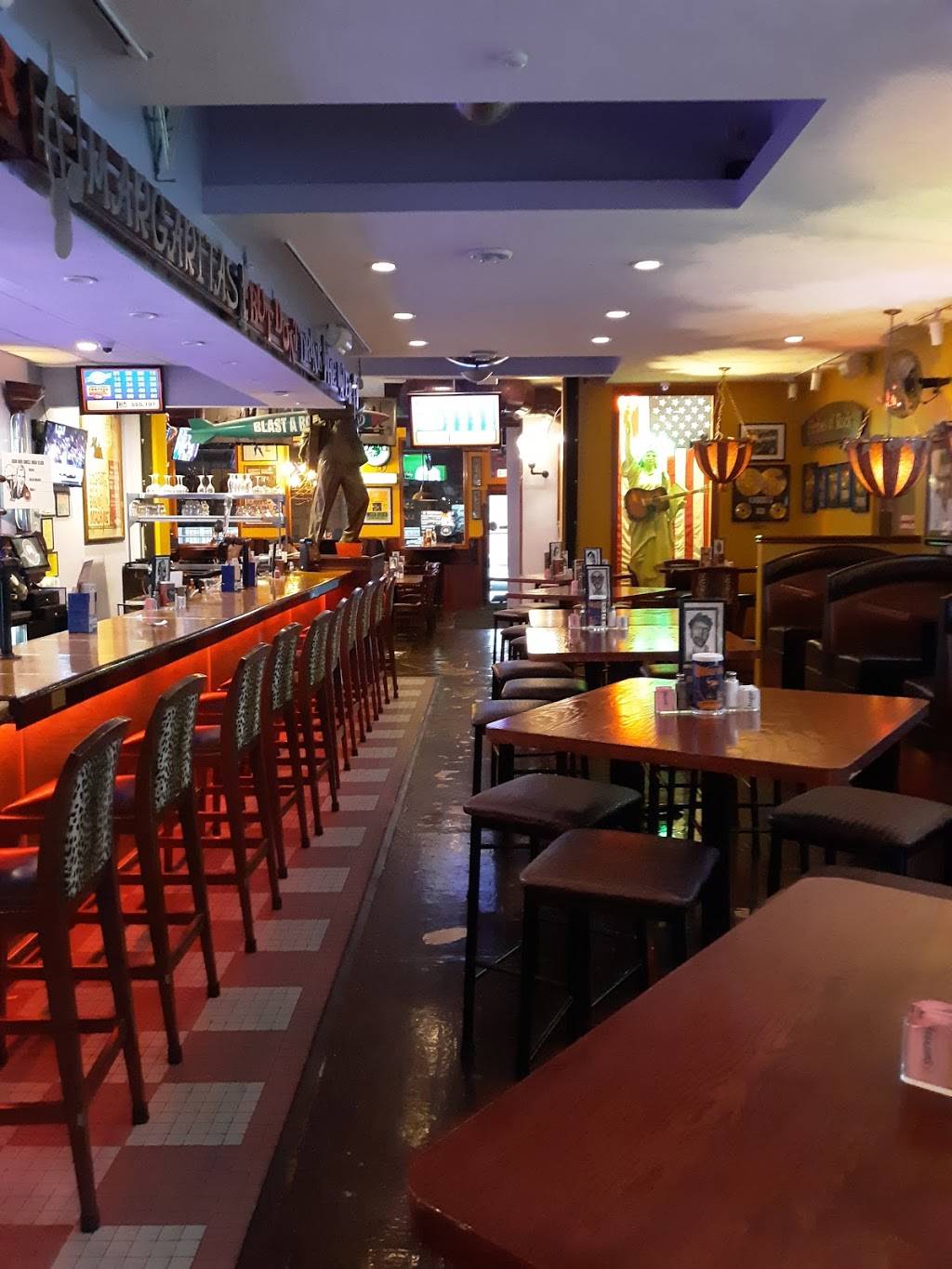 Wooly Bullys | restaurant | 1500 Pinckney Rd suite 100, Howell, MI 48843, USA | 5173769486 OR +1 517-376-9486