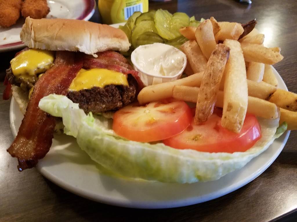 Joy & Eds Supper Club | restaurant | 113 Mill St, North Utica, IL 61373, USA | 8156674850 OR +1 815-667-4850