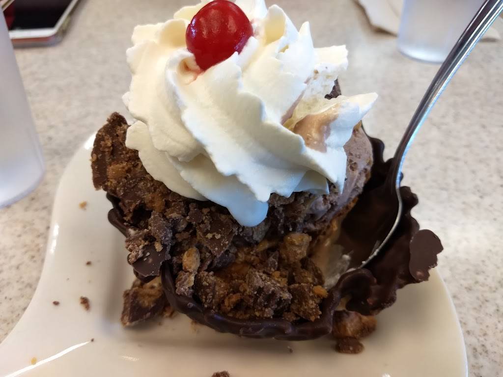 Oberweis Ice Cream and Dairy Store | restaurant | 515 Roosevelt Rd, Glen Ellyn, IL 60137, USA | 6308580234 OR +1 630-858-0234