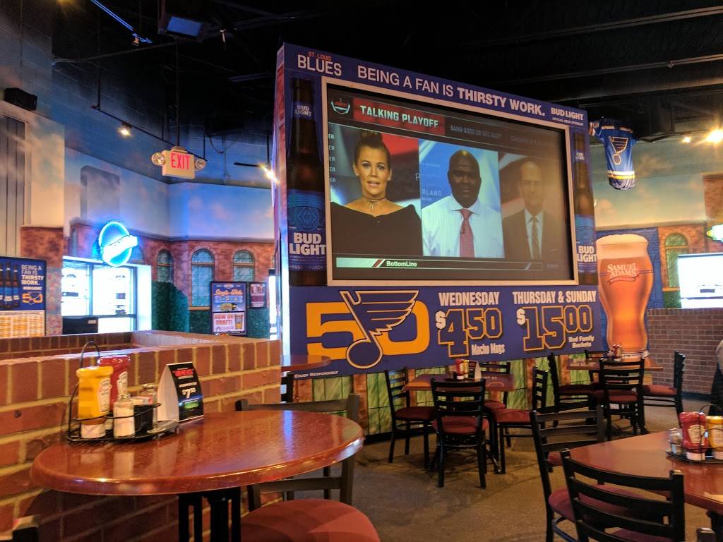 Hotshots Sports Bar & Grill | restaurant | 1319 Central Park Dr, OFallon, IL 62269, USA | 6186244200 OR +1 618-624-4200