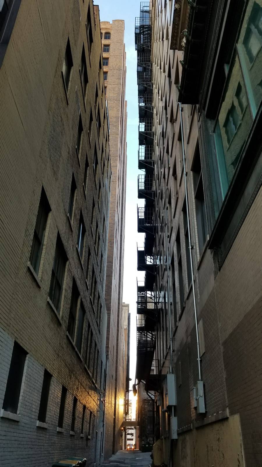 My Office | restaurant | 763 N Milwaukee St, Milwaukee, WI 53202, USA | 4142769646 OR +1 414-276-9646