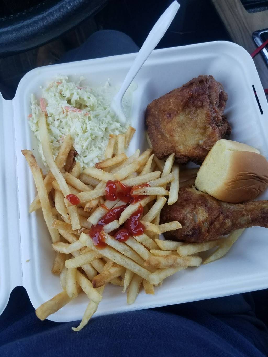 Red Rooster | restaurant | 10005 Damascus Blvd, Damascus, MD 20872, USA | 3012534081 OR +1 301-253-4081