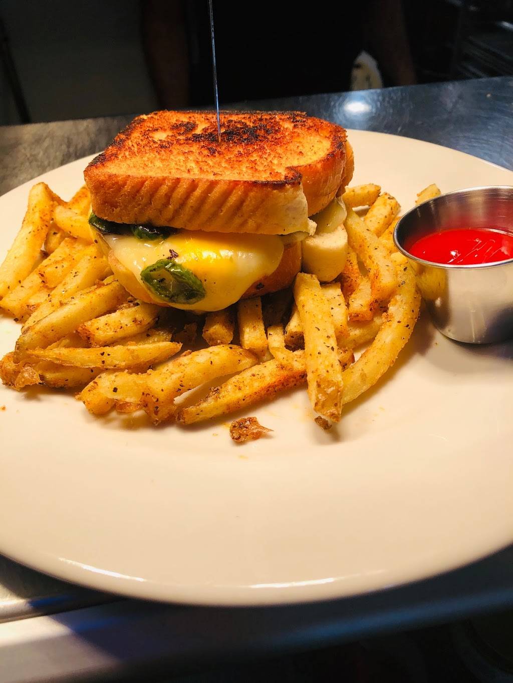 The Blazer Bar & Grill | restaurant | 303 Main St, Smithville, TX 78957, USA | 5127987100 OR +1 512-798-7100