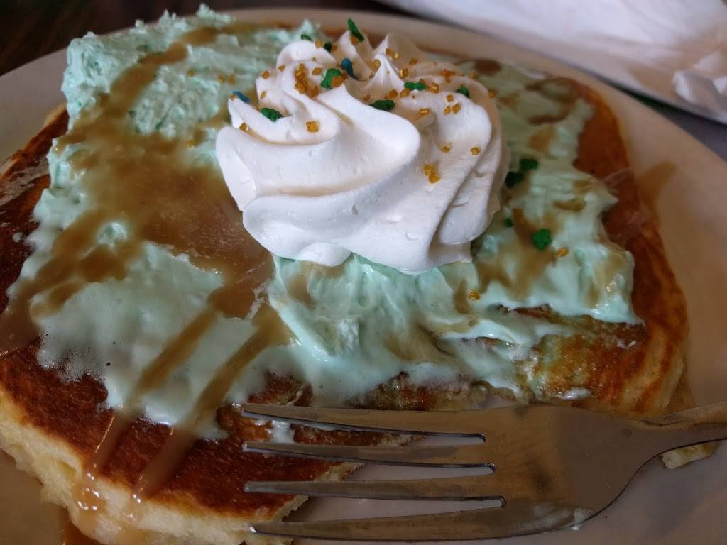 Macadoos Family Restaurant | restaurant | 2108 Lincolnway E, Mishawaka, IN 46544, USA | 5742597669 OR +1 574-259-7669