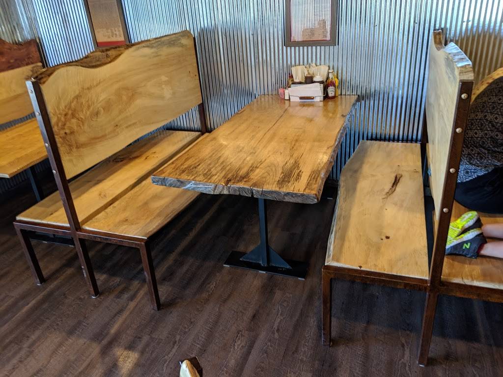 Boones Pickins | restaurant | 213 W Central Ave, Andover, KS 67002, USA | 3164253764 OR +1 316-425-3764