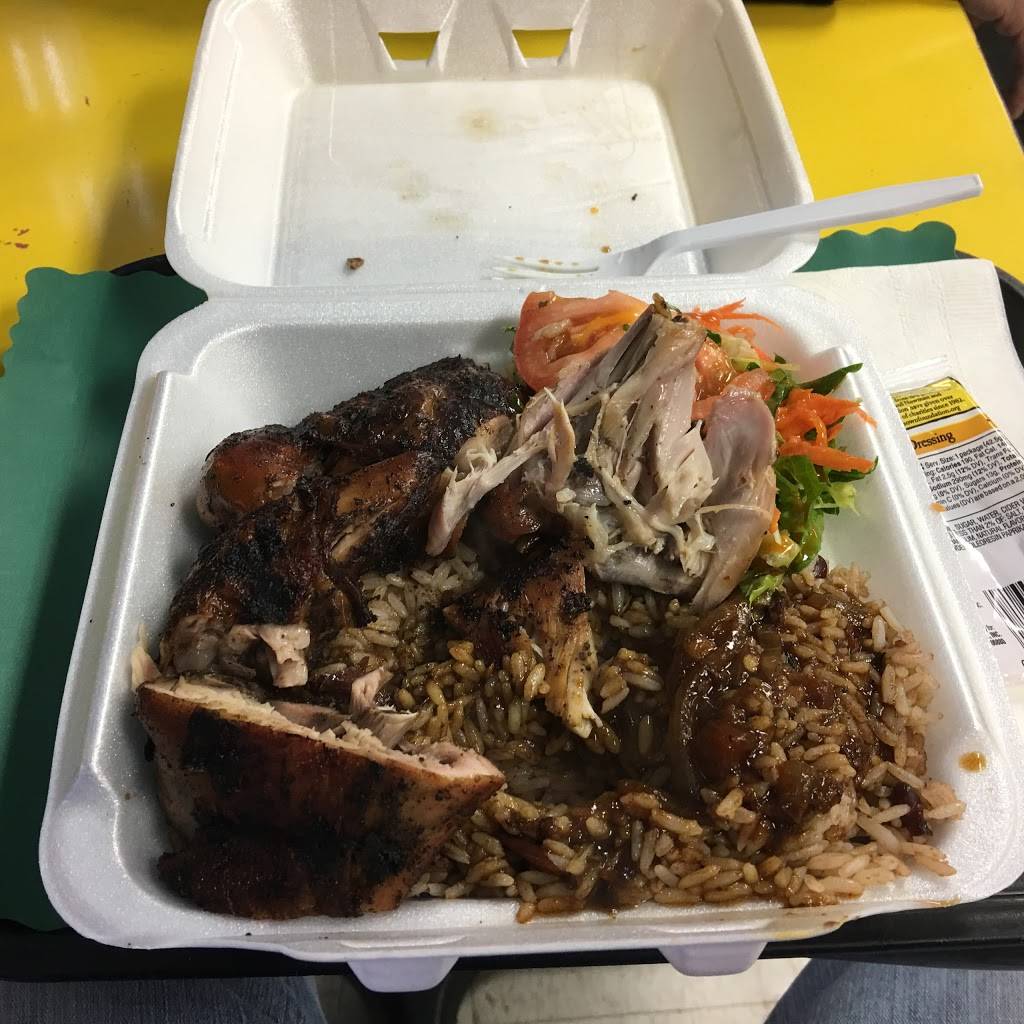 Uppa Yard | restaurant | 4925 W Fond Du Lac Ave, Milwaukee, WI 53216, USA | 4148717138 OR +1 414-871-7138