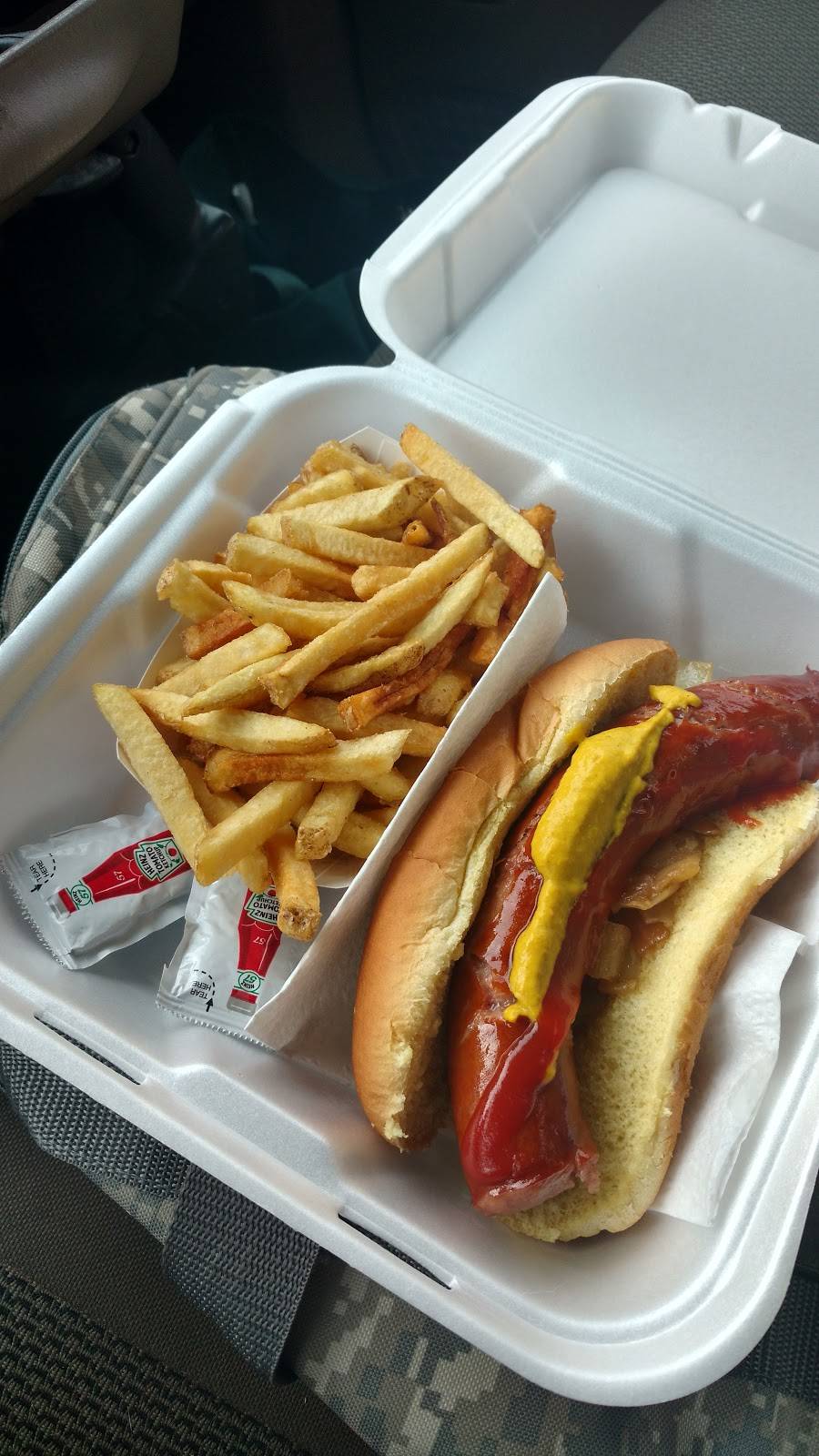 Bolleys Famous Franks | meal takeaway | 38 Water St, Hallowell, ME 04347, USA | 2076222951 OR +1 207-622-2951