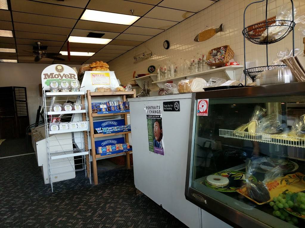 Moish & Itzys Deli Restaurant | restaurant | 21 Summit Square Ctr, Langhorne, PA 19047, USA | 2158604601 OR +1 215-860-4601
