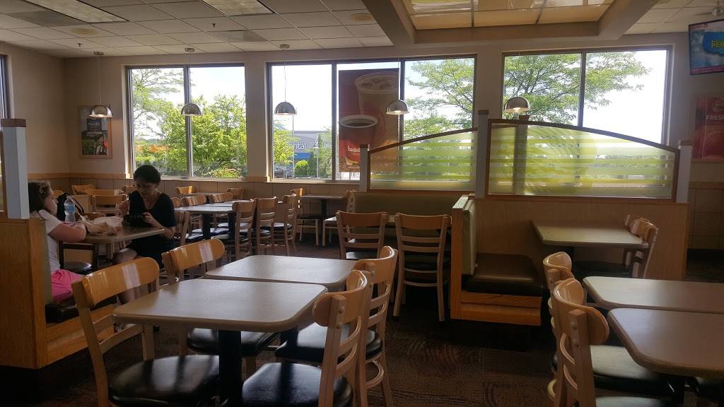 Wendys | restaurant | 90 Pleasant Valley St, Methuen, MA 01844, USA | 9786899302 OR +1 978-689-9302