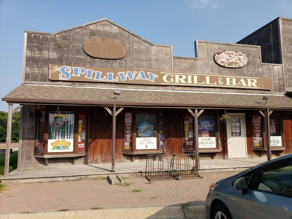 Spillway Grill & Bar | restaurant | 1840 Madison Ave # 8, Council Bluffs, IA 51503, USA | 7123229621 OR +1 712-322-9621