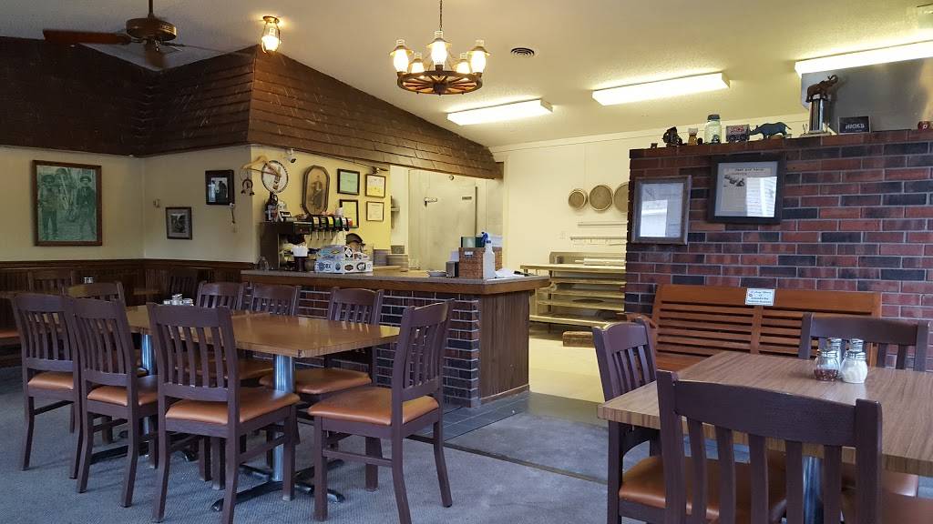 Chuck Wagon Pizza | meal delivery | 971 N Lakeshore Dr, Ludington, MI 49431, USA | 2318432852 OR +1 231-843-2852