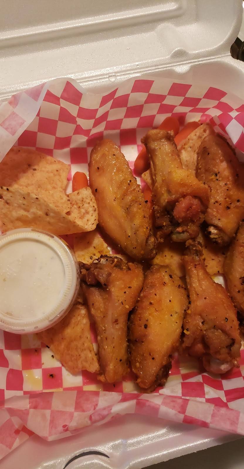 Willies Famous Wings | restaurant | 908 Woodland St, Columbia, TN 38401, USA | 9319820460 OR +1 931-982-0460