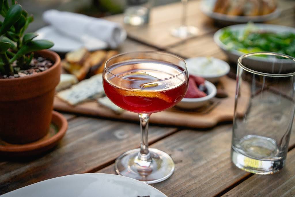 Red Cow | restaurant | 1423 34th Ave, Seattle, WA 98122, USA | 2064547932 OR +1 206-454-7932