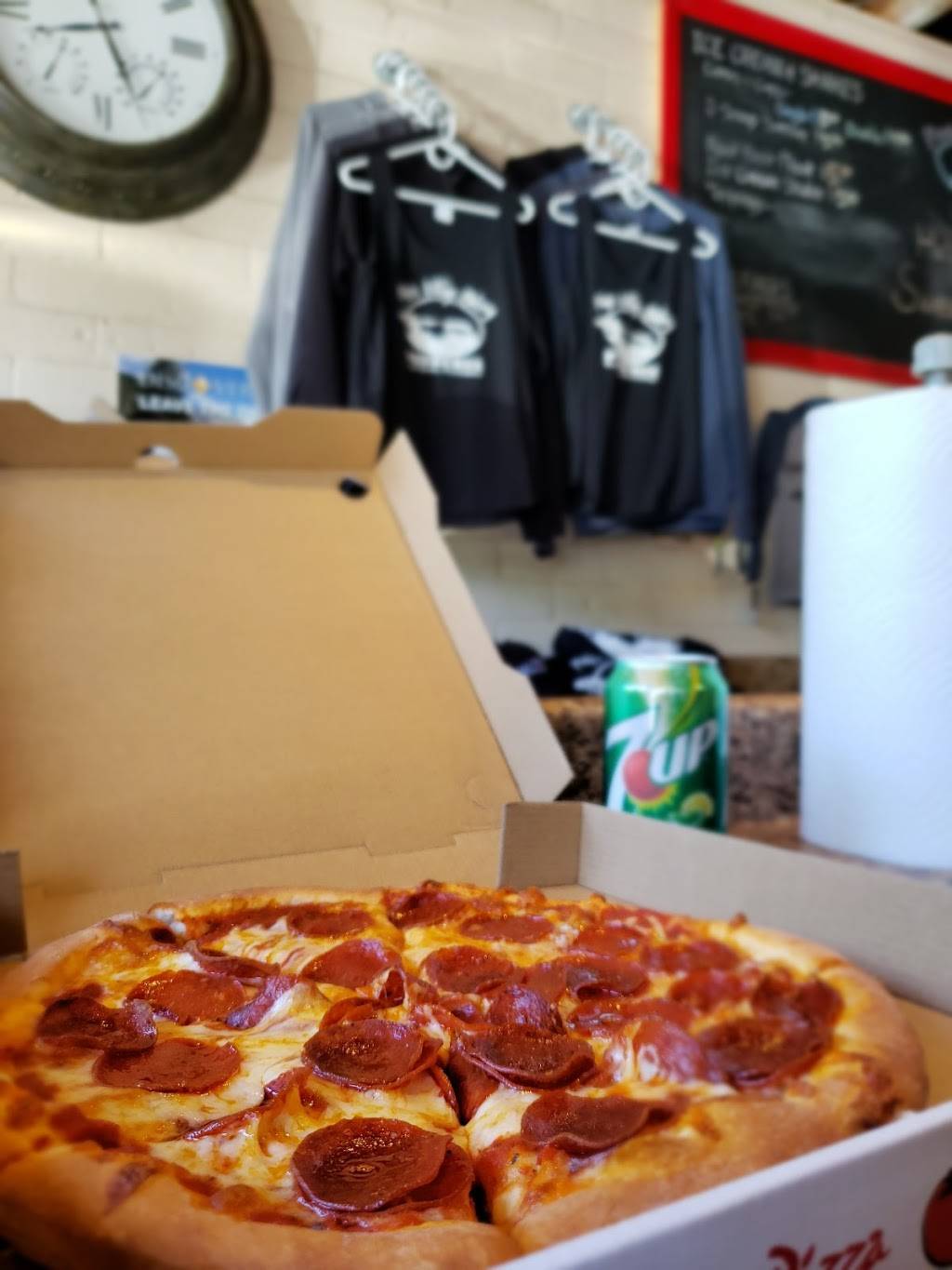 Pines Village Bakery-Pizzeria | restaurant | 54362 Rd 432, Bass Lake, CA 93604, USA | 5596415550 OR +1 559-641-5550