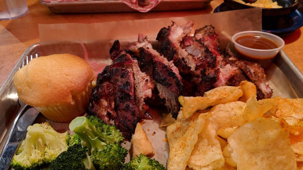 Famous Daves Bar-B-Que | restaurant | 6925 Camino Arroyo, Gilroy, CA 95020, USA | 4088421400 OR +1 408-842-1400